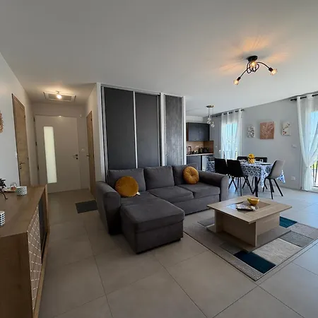 Goeland Confortable Avec Belle Terrasse Vue Degagee 3 Parking Privatif A 900 M De La Et Tous Commerces Pres De Bayeux Sur Plages Du Debarquement דירה